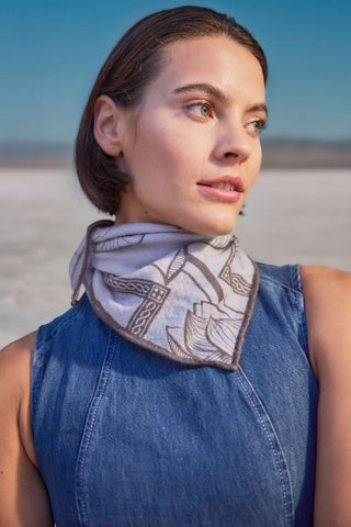 Nickituch Dragonfly Eisblau-Dark Oliv aus Kaschmir – edles Halstuch | PURSCHOEN